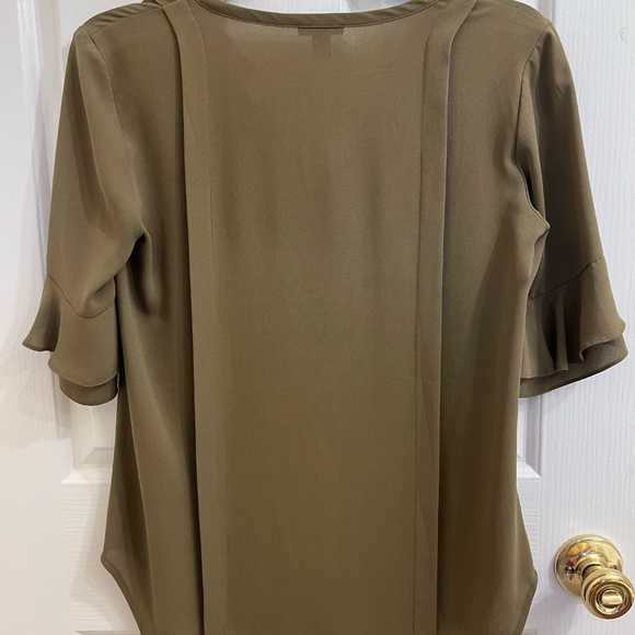 Ann Taylor women's green pleated v-neck blouse with tiered ruffle sleeves - Picture 5 of 5